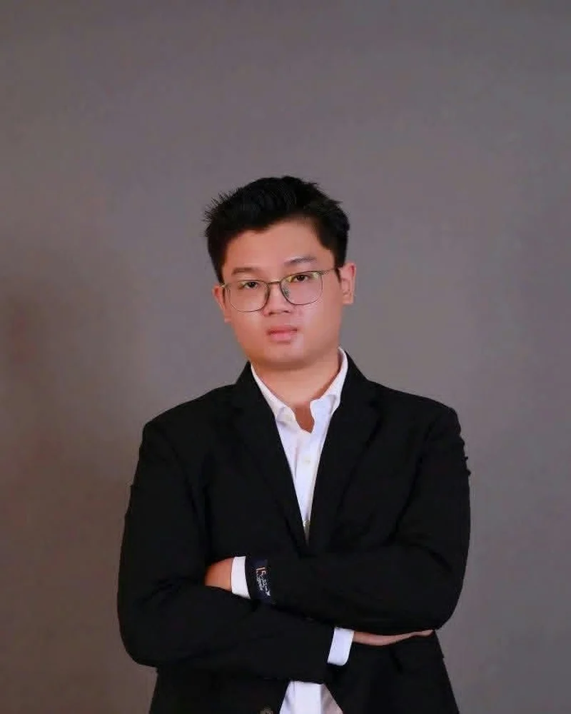 Tom Pham, portrait